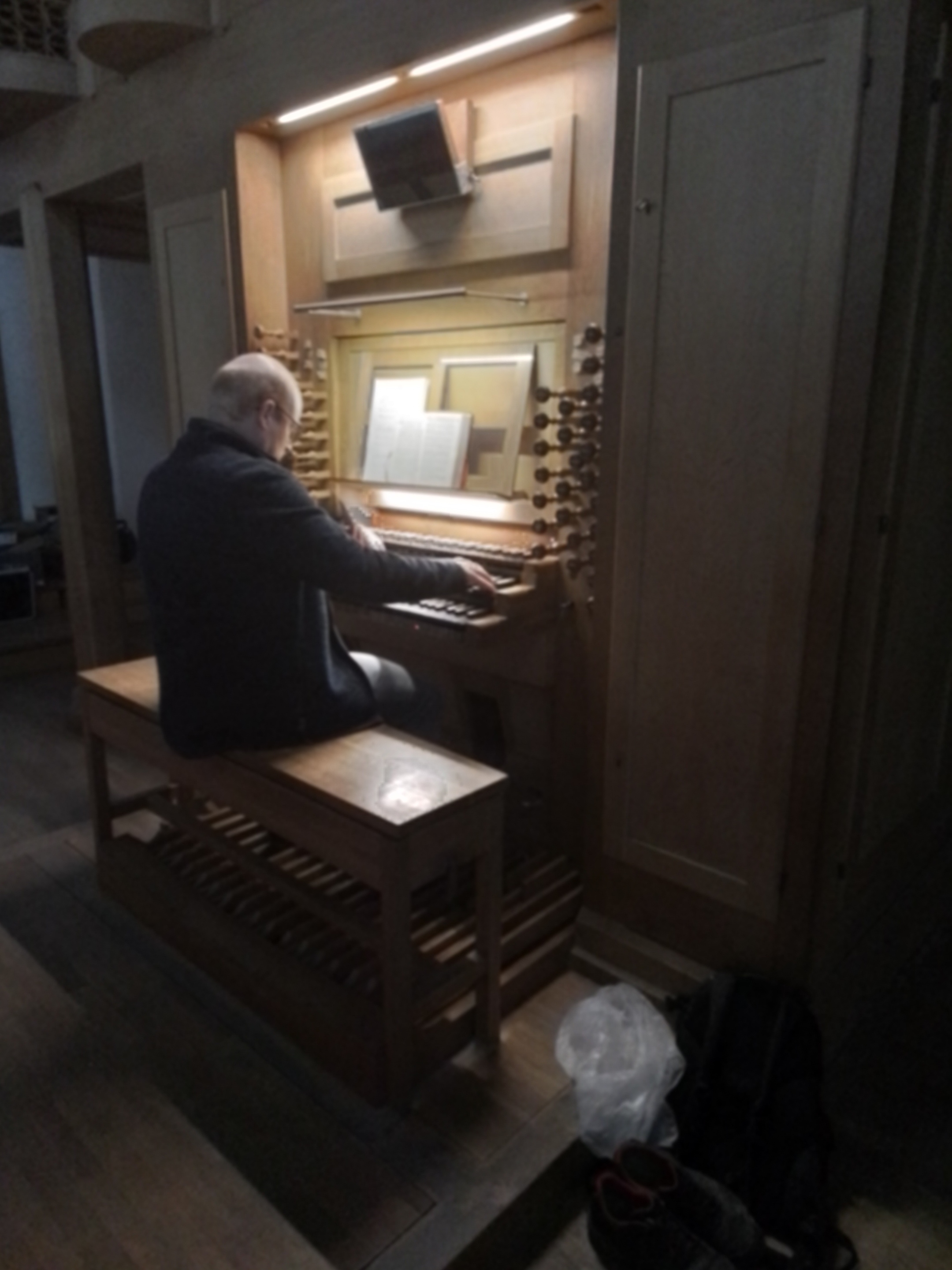 Lukas Schmidt an der Orgel in  Losheim